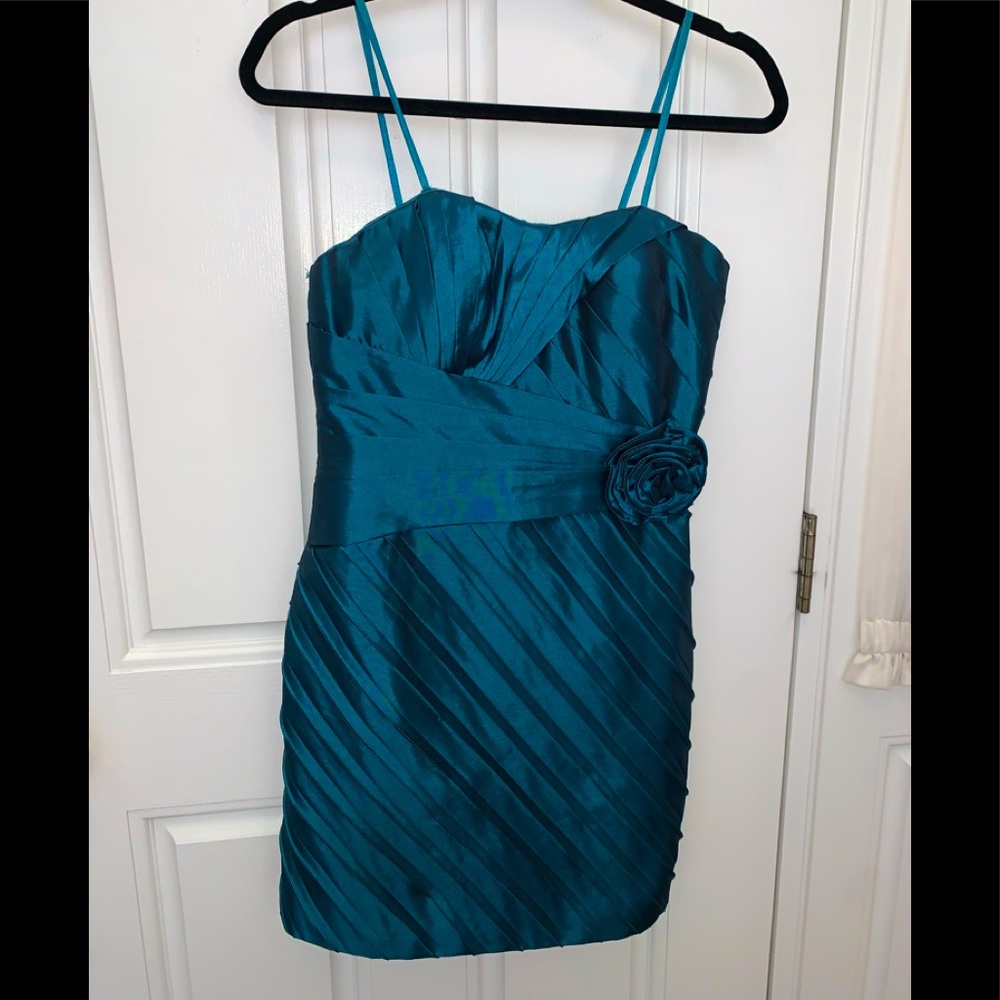 Dave & Johnny Juniors Formal Dress Size 3/4. Teal Satin